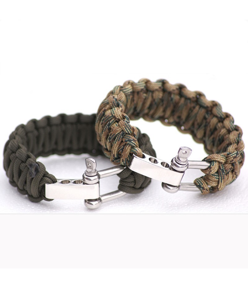 Survival Bracelet With Shackle